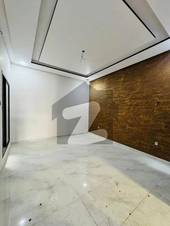 200 sq yd 6-Bedroom House in Palm Village — view 3