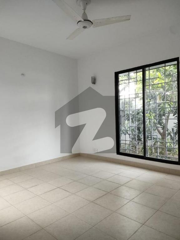 200 sq yd 5-Bedroom House in Saima Downtown
