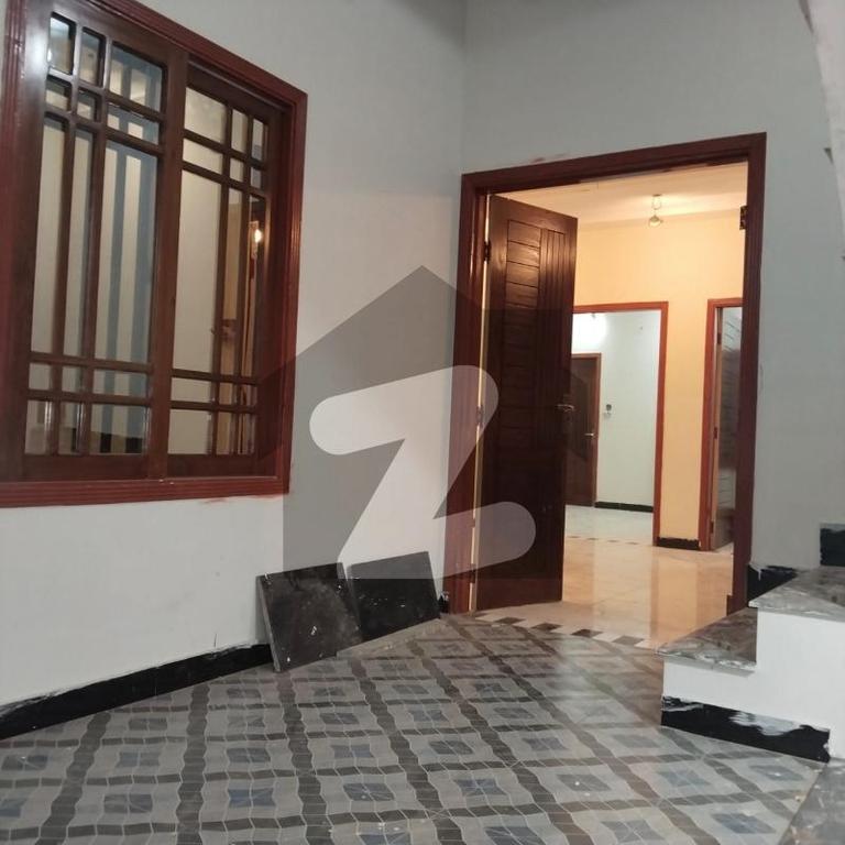 120 Sq. Yd. 6-Bedroom House in Gulistan-e-Sajjad — view 3