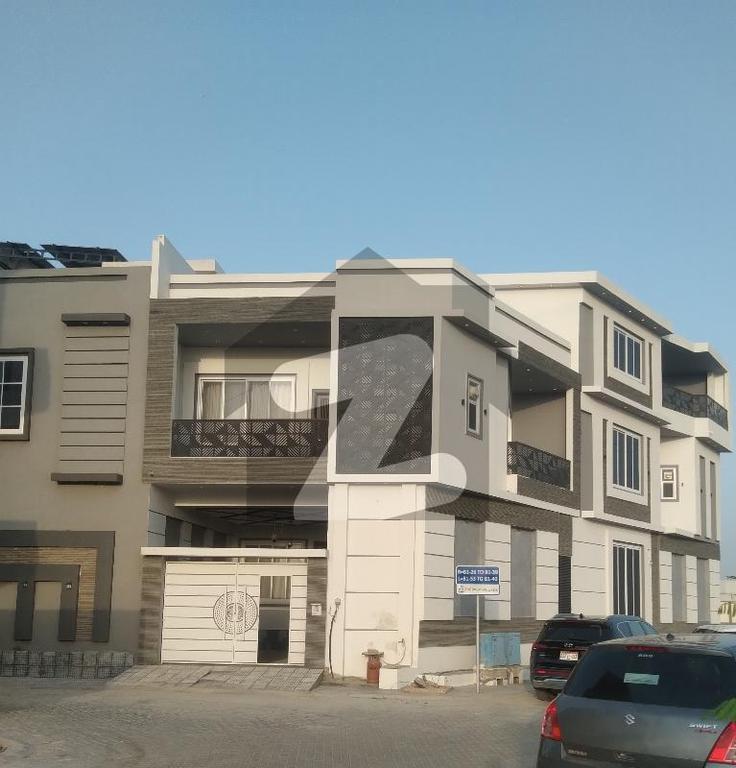 210 sq yd 5-Bedroom House in Palm Village — view 2