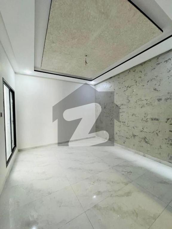 200 sq yd 6-Bedroom House in Palm Village