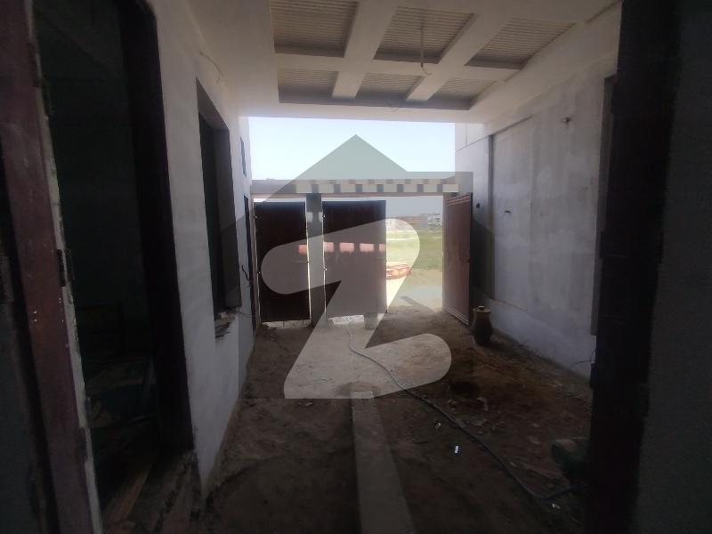 200 sq yd 7-Bedroom House in Palm Village — view 3