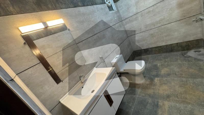 199 sq yd 5-Bedroom House in Palm Village — view 4